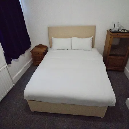 Gatwick Birchwood Lodge With Holiday Parking-3